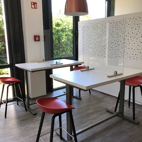 Hygienewand als Tischaufsteller