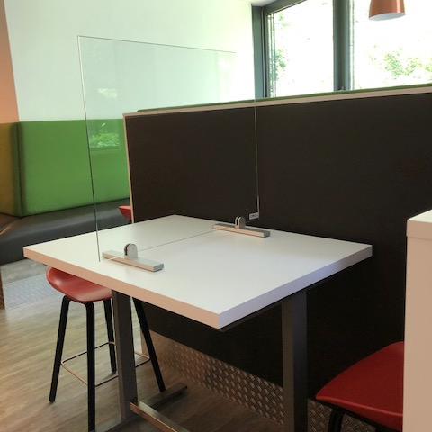 Hygienewand als Tischaufsteller